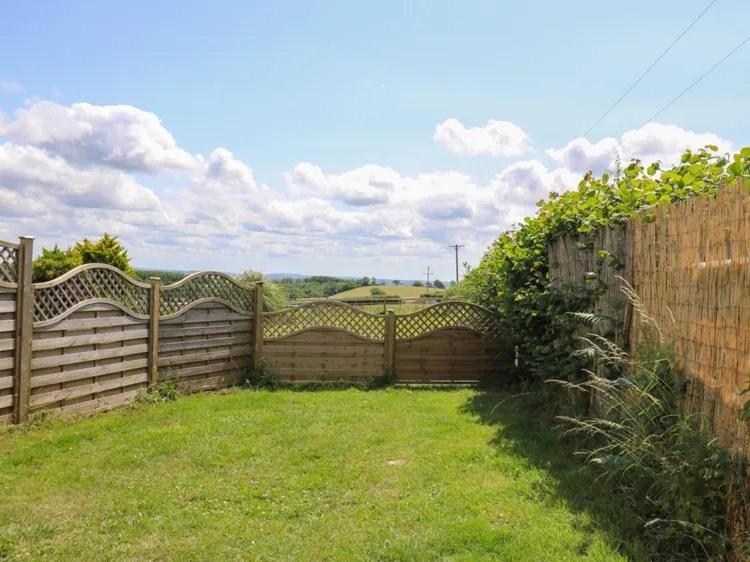 2 Bedroom Holiday Home In The Heart Of West Wales St Clears Exteriér fotografie
