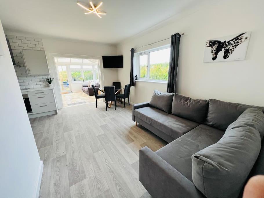 2 Bedroom Holiday Home In The Heart Of West Wales St Clears Exteriér fotografie