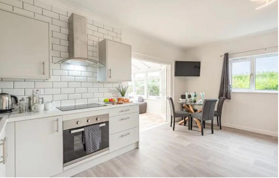 2 Bedroom Holiday Home In The Heart Of West Wales St Clears Exteriér fotografie