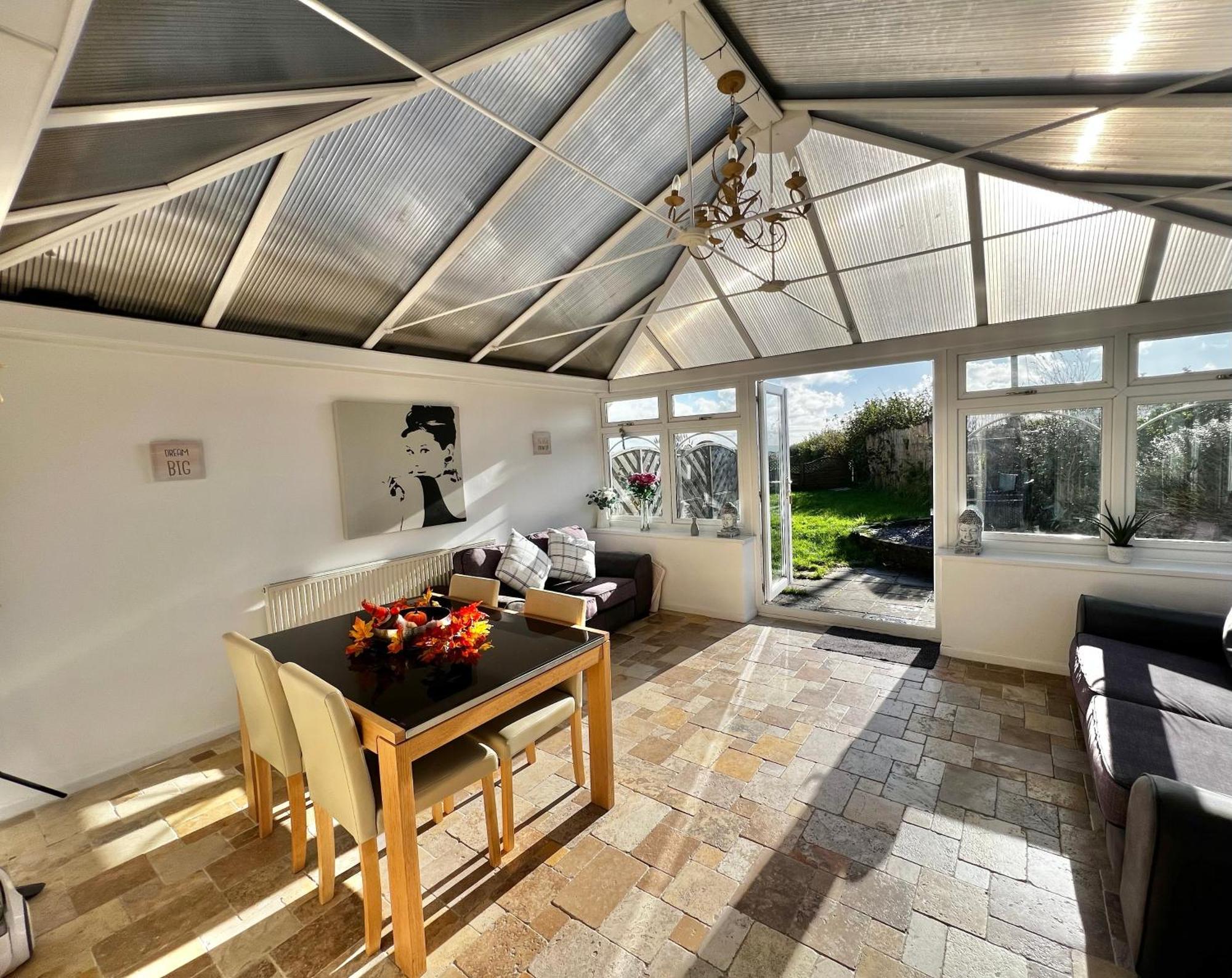 2 Bedroom Holiday Home In The Heart Of West Wales St Clears Exteriér fotografie